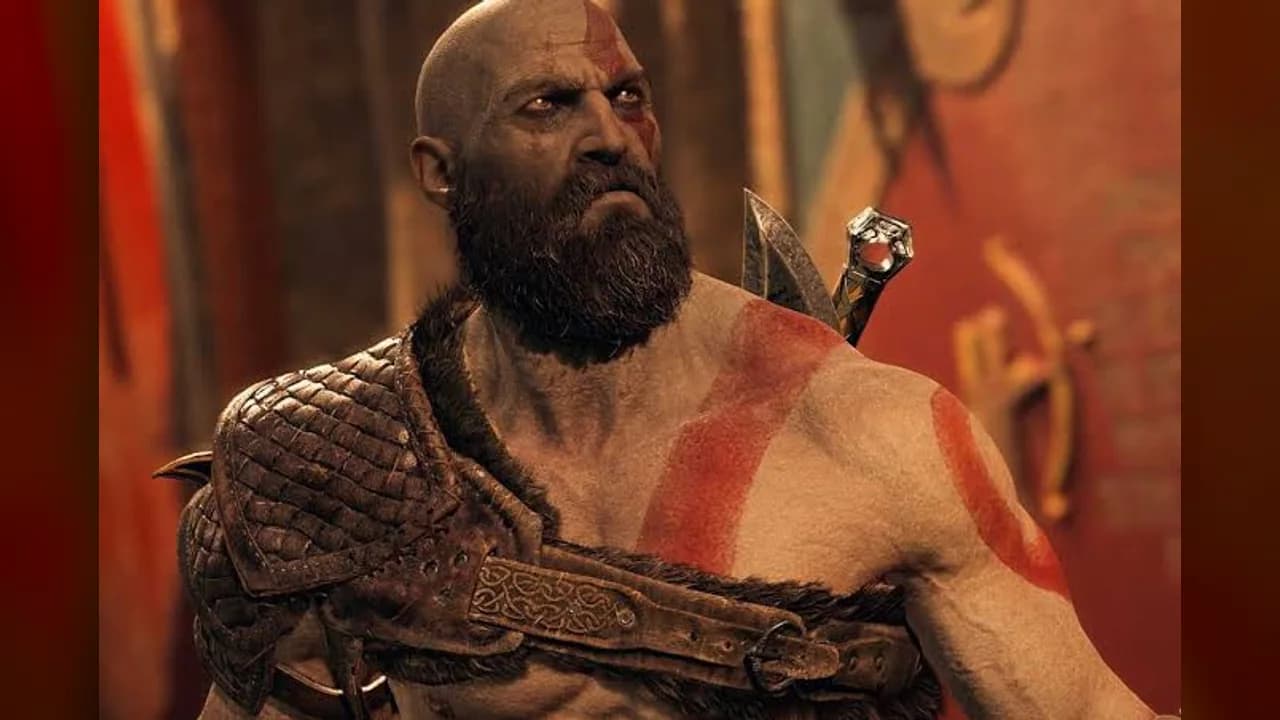 Kratos em God of War encarando o horizonte em meio ao inverno nórdico